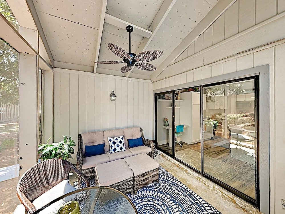 Luxe Gem W/ Golf Cart & Two Bikes As Of August 1st 2 Bedroom Home