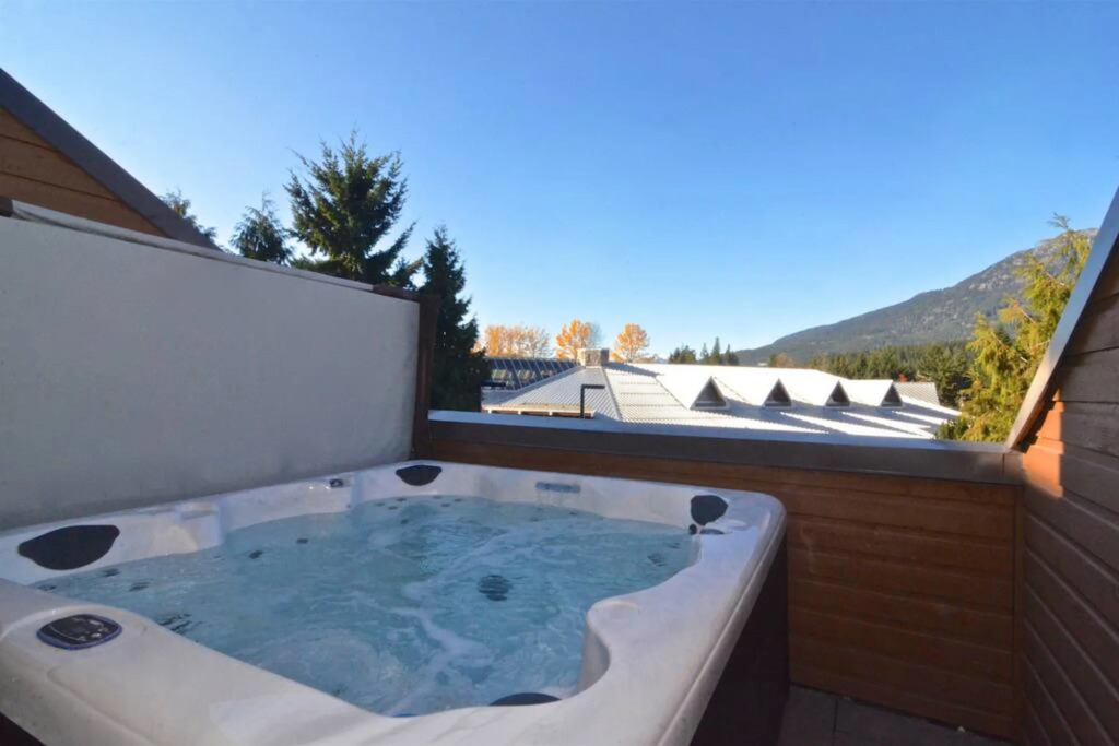 HS17 · Hearthstone Lodge - Hot tub - Village location