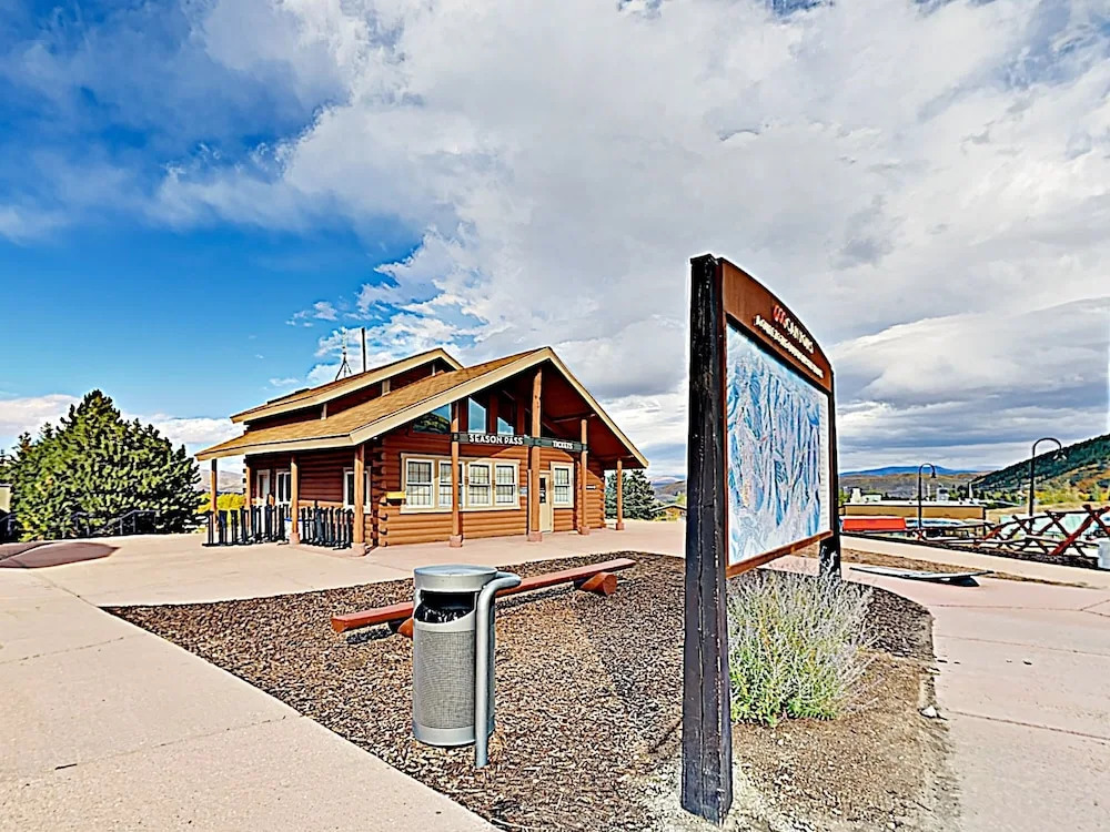 New Listing! Chic Townhome W/ Hot Tub, Near Skiing 3 Bedroom Townhouse