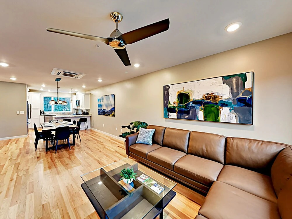 New 4-story Townhome 2 Bedrooms 2.5 Bathrooms Townhouse
