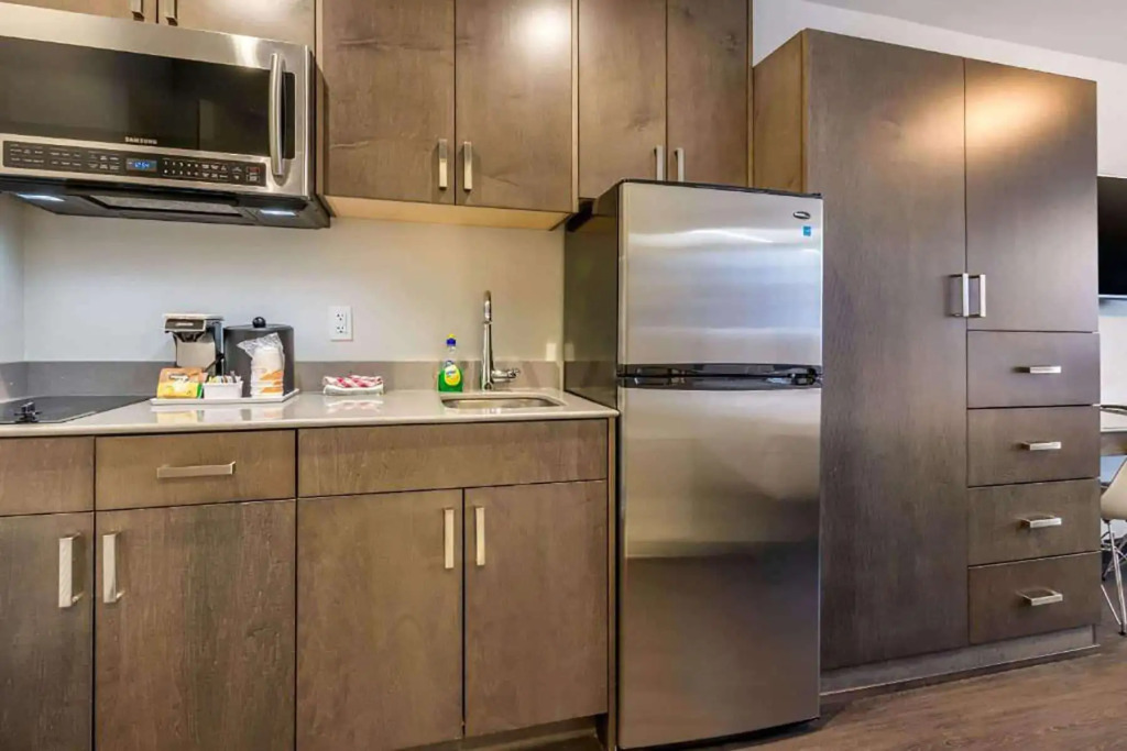 Super 8 by Wyndham Macleod Trail Calgary