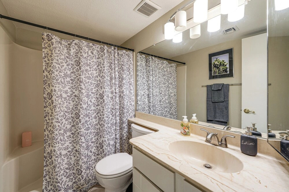 Pool Access & Private Patio! Prime Arcadia Condo