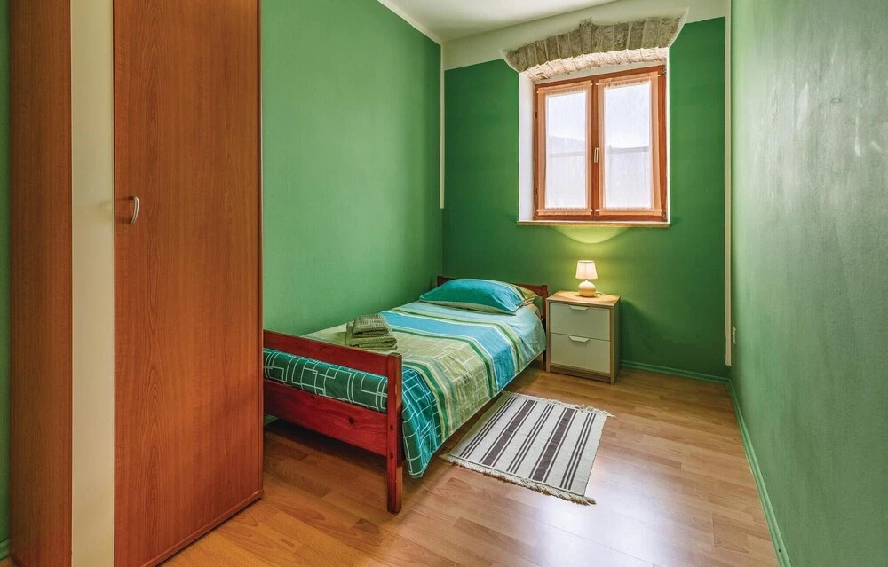 2 Bedroom Stunning Apartment In Fazana