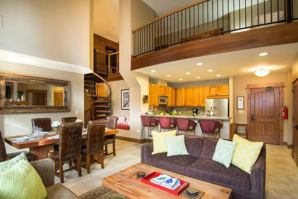 2 Bedrooms w/ Large Loft + 2.5 Baths