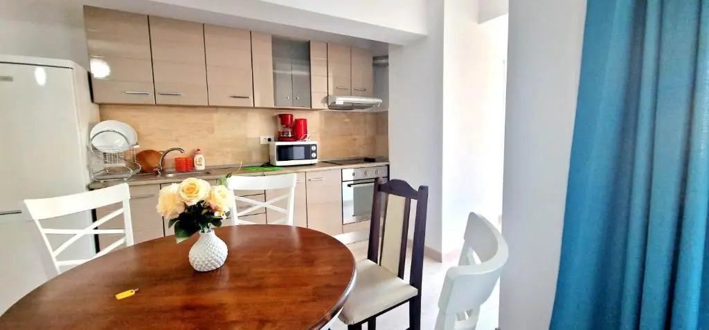 Big & Cosy Apartment with 3 double beds by Evelyn Apartments