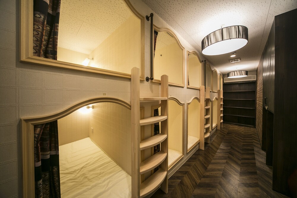 The Wardrobe Hostel Libreria