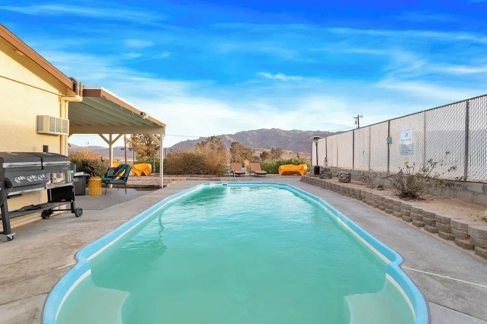 6 Mi to Joshua Tree: Home w/ Outdoor Oasis & View!