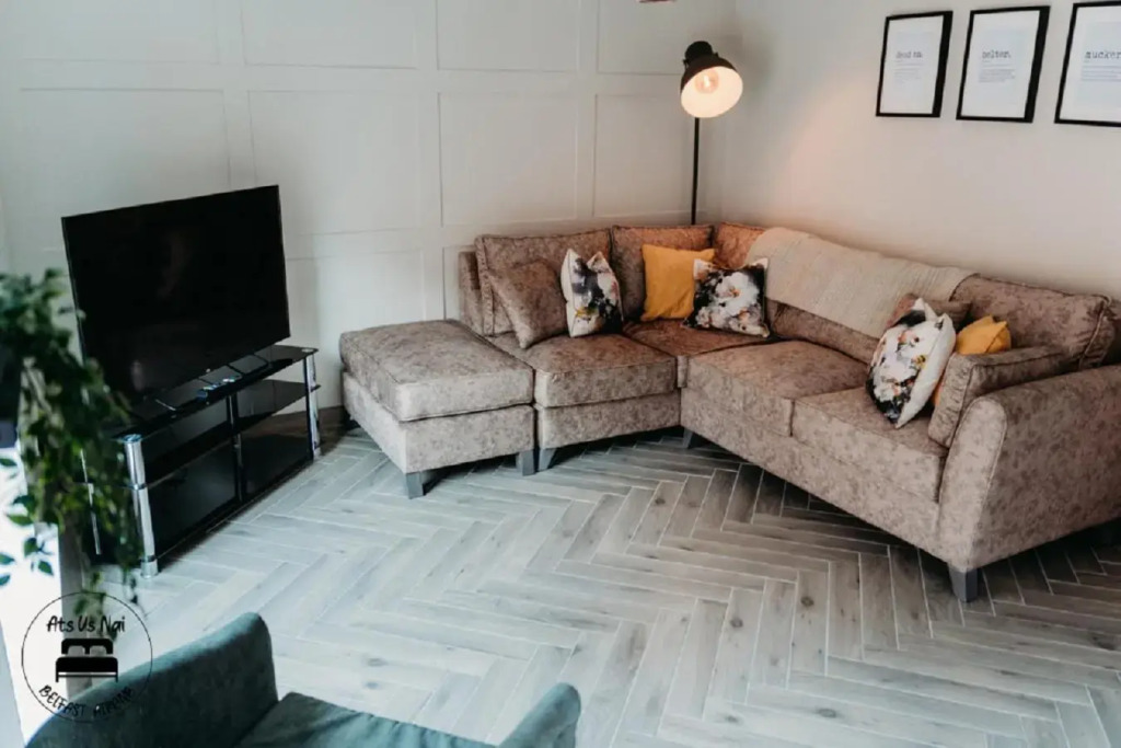 Stylish City Centre 2 Bedroom Apt Free Parking