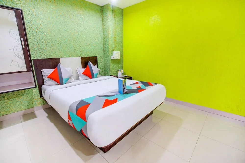 FabHotel Chirom Palace