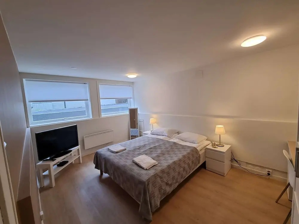 Room-spacious Private Room, Queen Bed, C