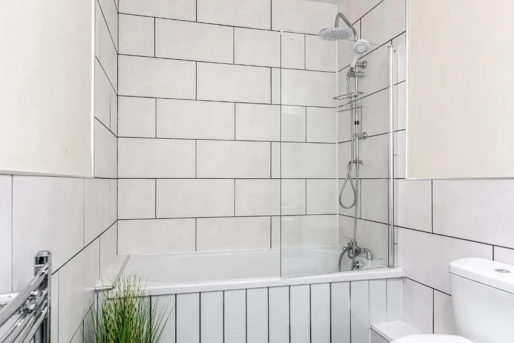 JETSON HOUSE - LUXURY 4-BED WITH KING SIZE BEDROOM Near Etihad