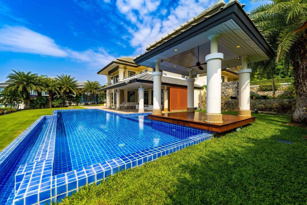 Luxury Mansion On Golf Course - BMG5