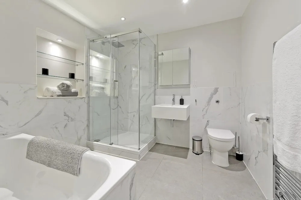 Huge Kensington Garden Flat