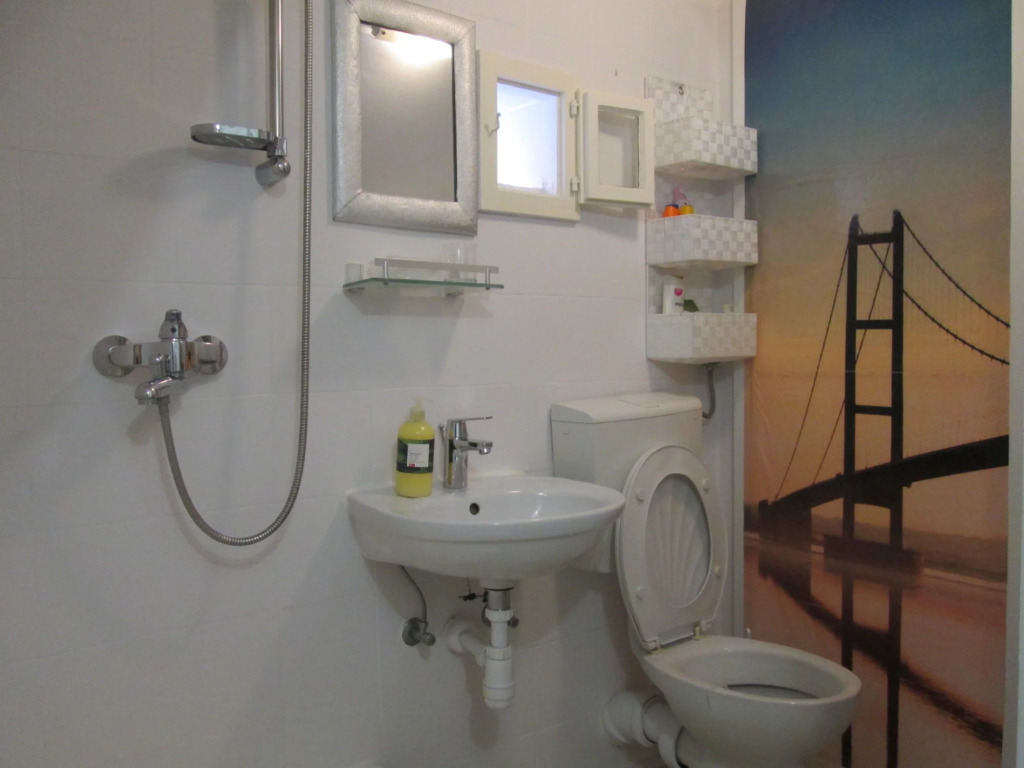 Rm Antonio on Dumanica St - En-suite Rm 5 min to the Old Town of Split