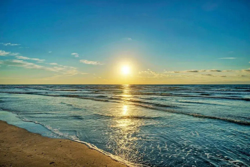 Beach Access + Ocean View, 2 Pools, Sports Court Seaside Escape by Avantstay