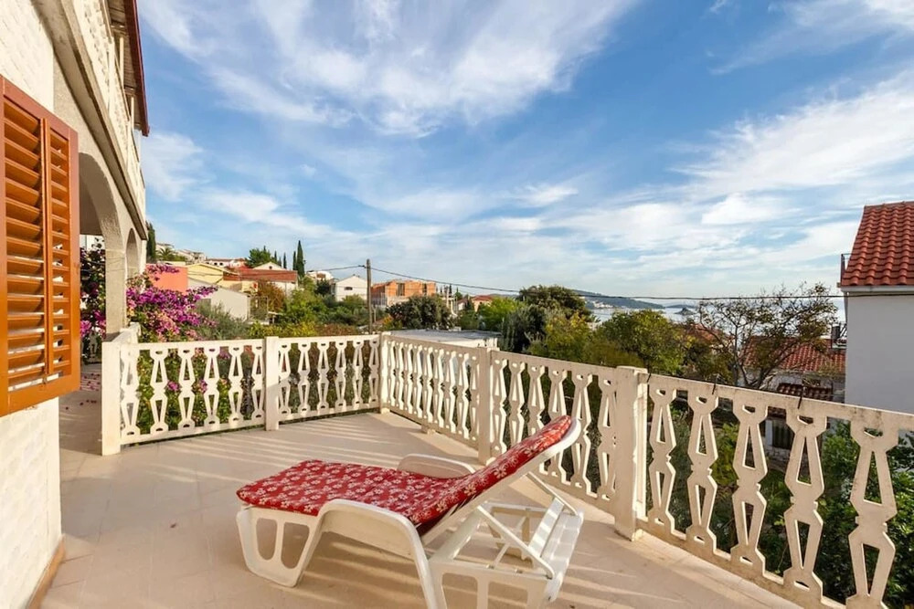 Apartment With 3 Bedrooms in Seget Vranjica, With Wonderful sea View and Enclosed Garden - 50 m From the Beach