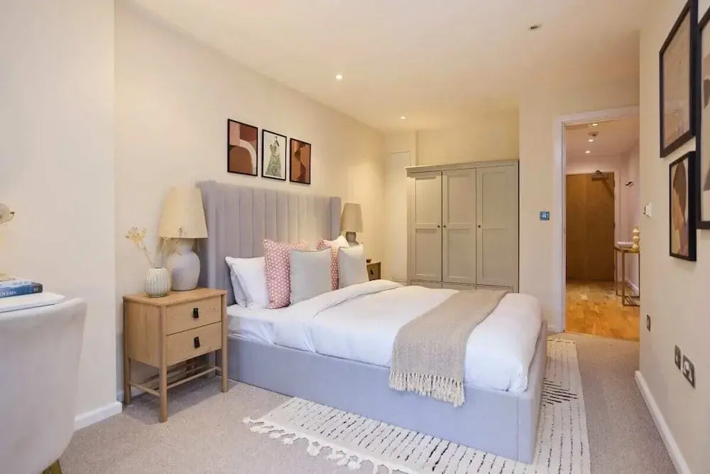 The Millharbour Retreat - Elegant 1bdr Flat With Balconies
