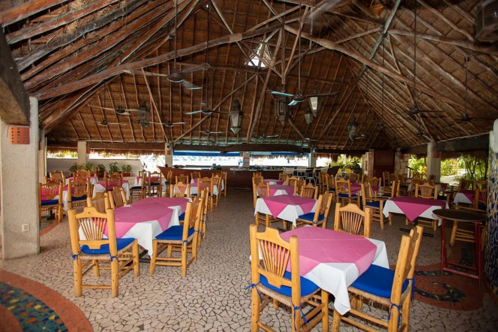 Casa del Mar Cozumel Hotel & Dive Resort with free access to an exclusive beach club