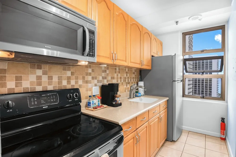 Waikiki Banyan 1BR Condos with No Parking