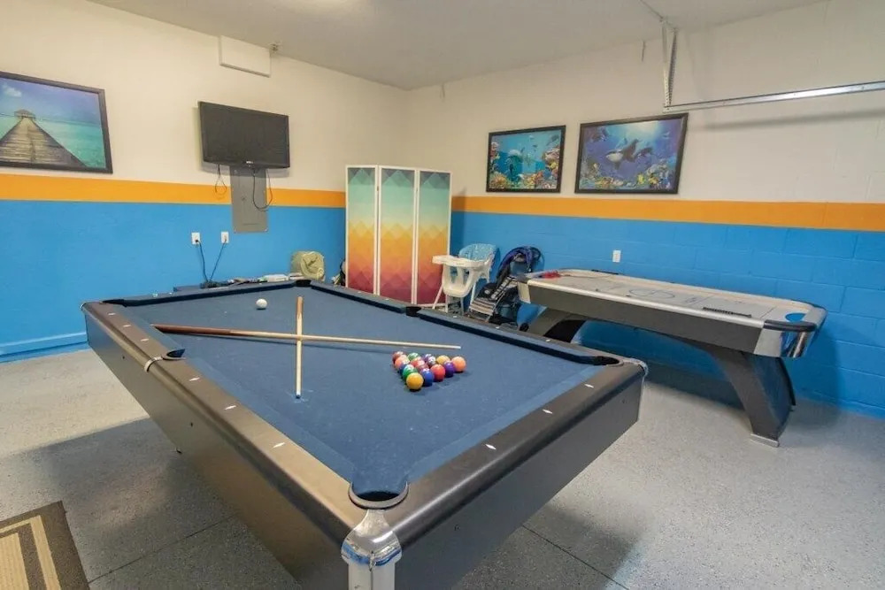 Tropical With Pool/spa And Games Room! New! 6 Bedroom Villa