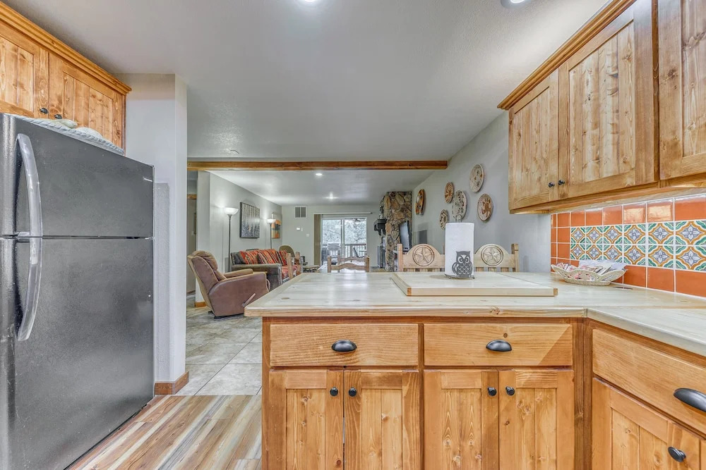 Ruidoso Condo w/ Hot Tub: Long Walk to Midtown!