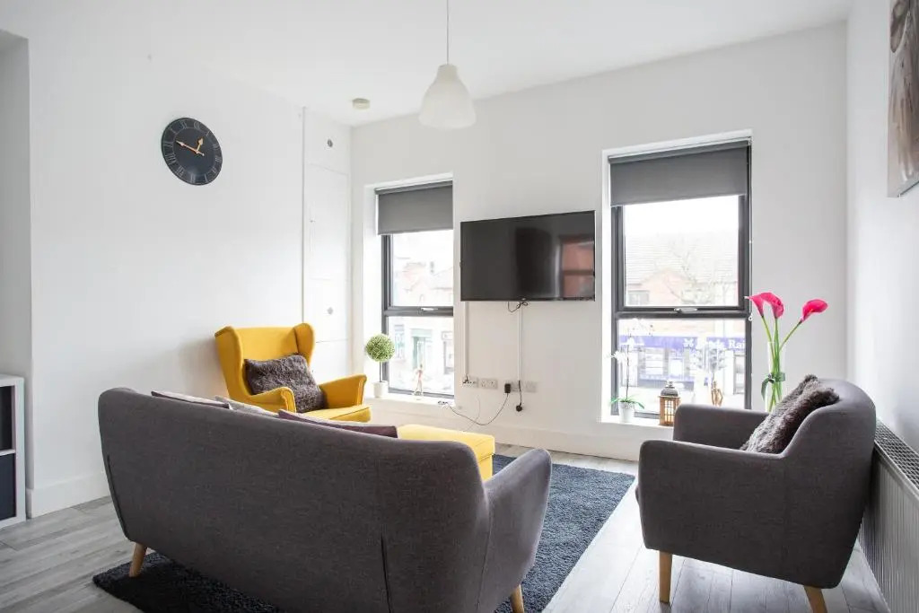 Modern Luxury Apartment, Sleeps 6, Best Location