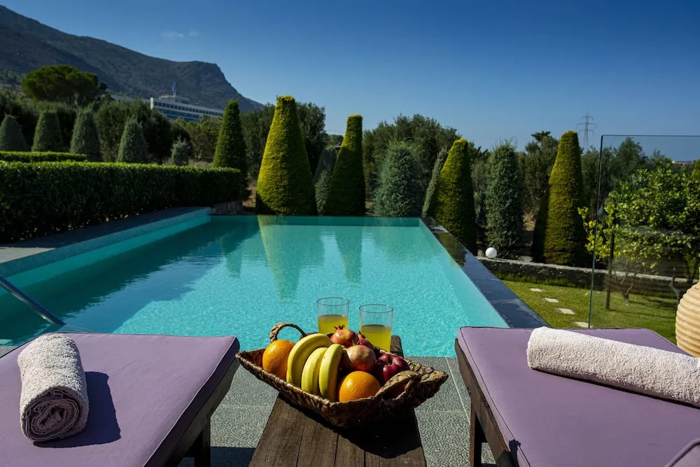 Luxury Villa Golden Crest with private pool