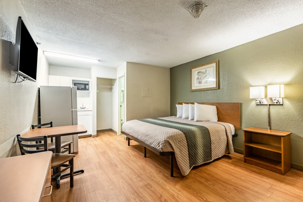 HomeTowne Studios by Red Roof Atlanta - Norcross South