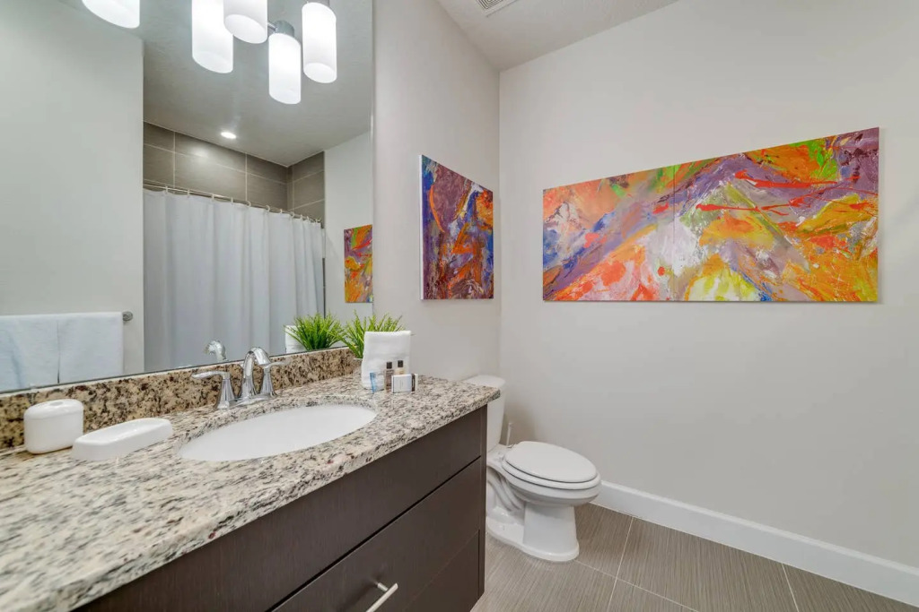Charming townhome with private pool near Disney