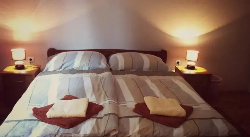 Rooms Paola