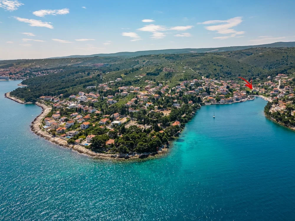 Janie in Splitska With 4 Bedrooms and 2 Bathrooms
