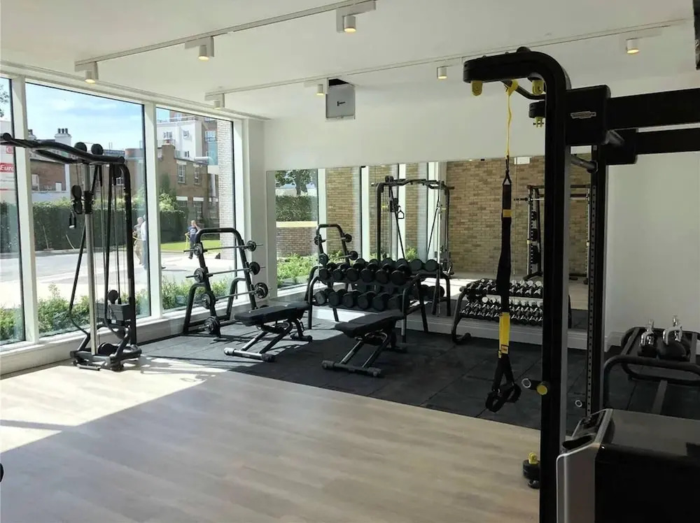 Modern Cozy Kingston Flat, 5 Mins to Train Station