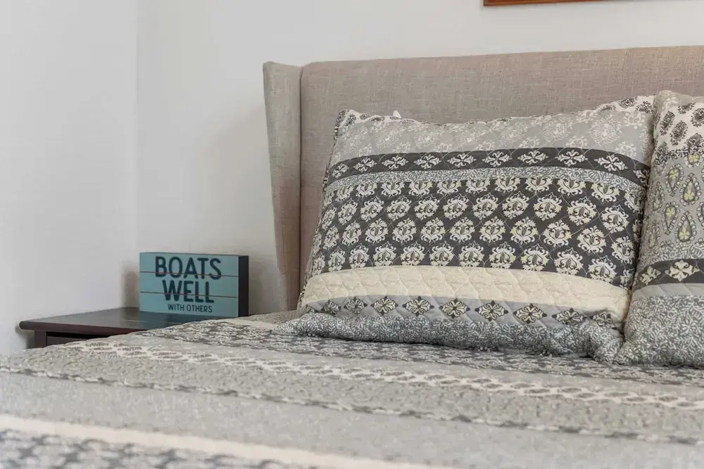 Peaceful Lakeview Escape - For 6