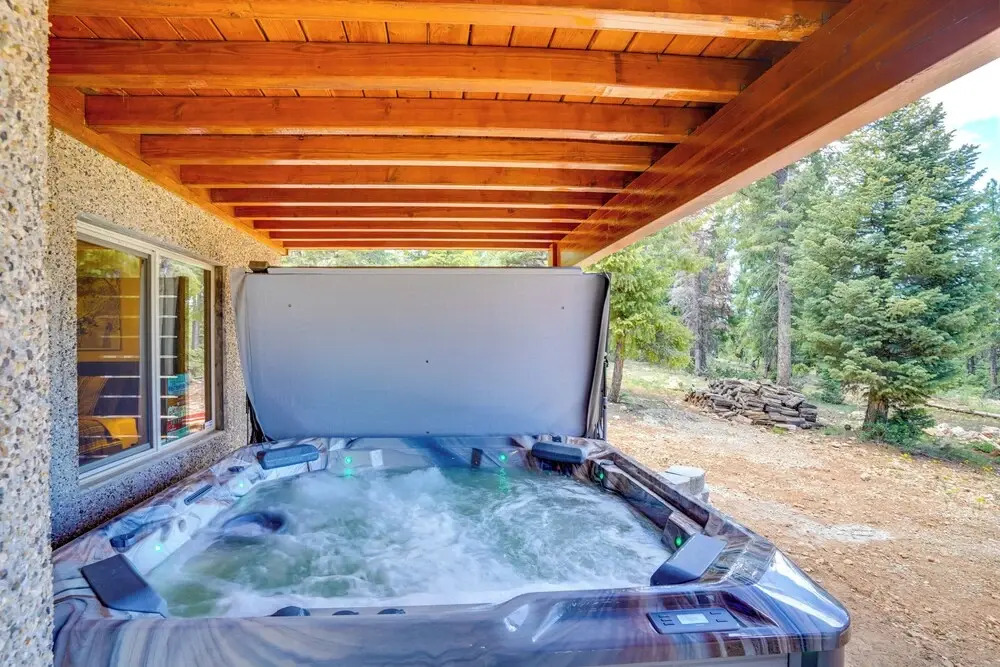 Duck Creek Village Cabin w/ Deck & Private Hot Tub