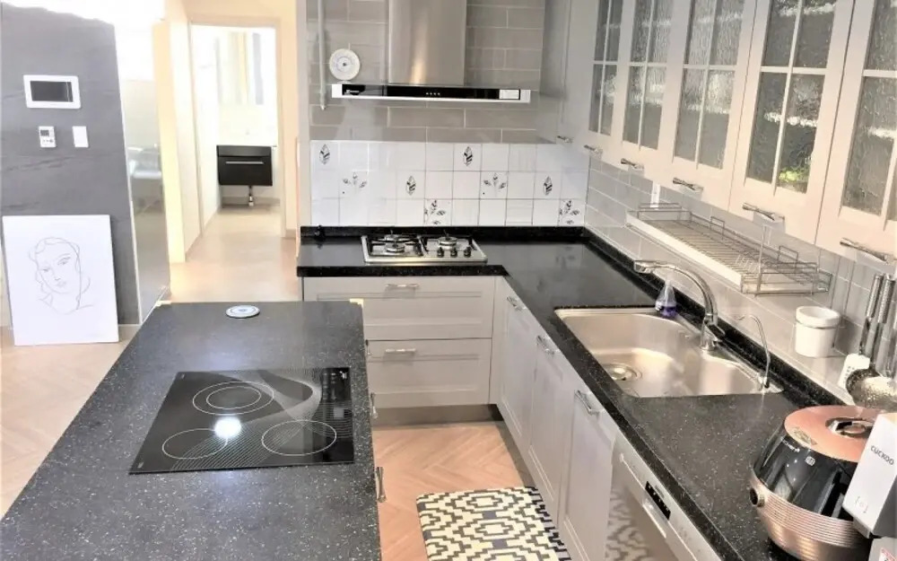 Busan J and J House Pension