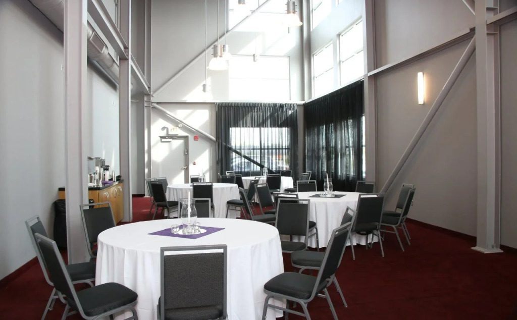 Delta Hotels by Marriott Milwaukee Northwest