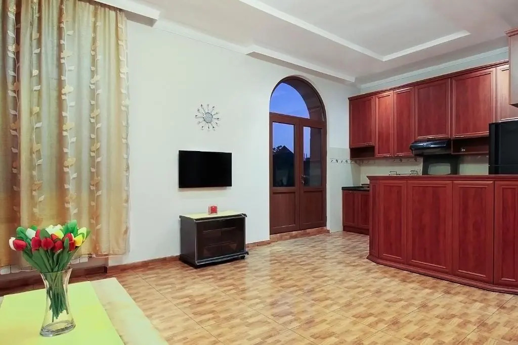 1 Bedroom Apartment near Vernissage