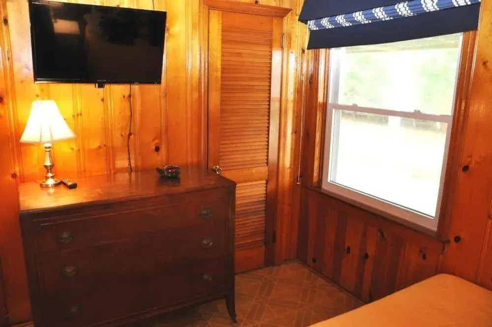 A Short Hop - 5 Br home by RedAwning