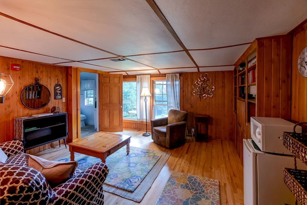 Timberholm Inn