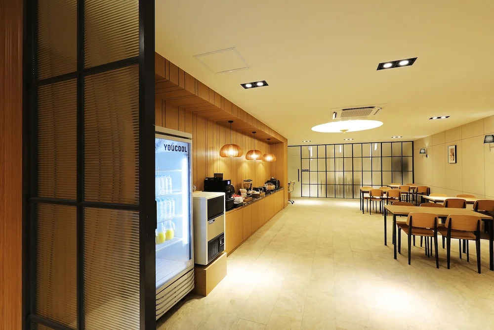 Mari Hotel