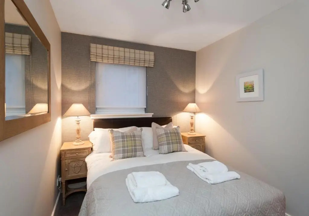 The Botanist Apartment Edinburgh Old Town 2 Bedroom Lift Parking previously The Parkgate Residence