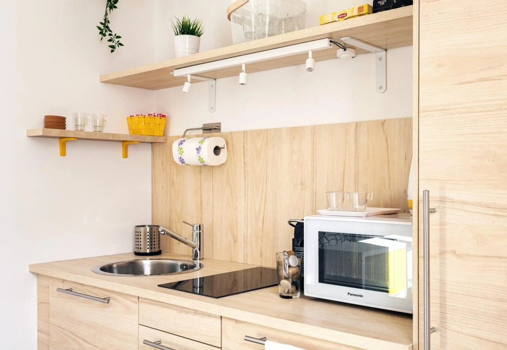 A Yellow Touch - Modern Studio in Isola Milano