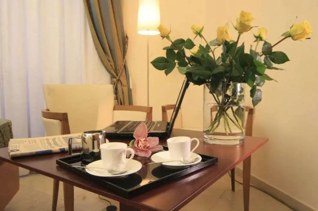 Crosti Hotel