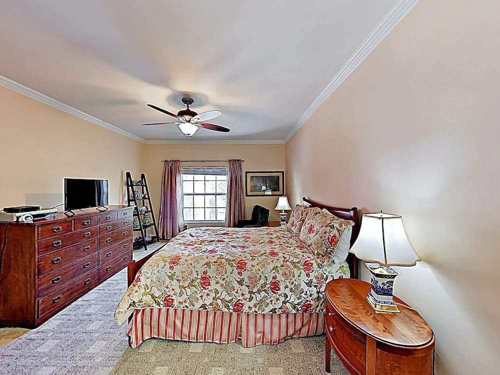 New Listing! Updated All-suite Getaway W/ Grill 2 Bedroom Condo