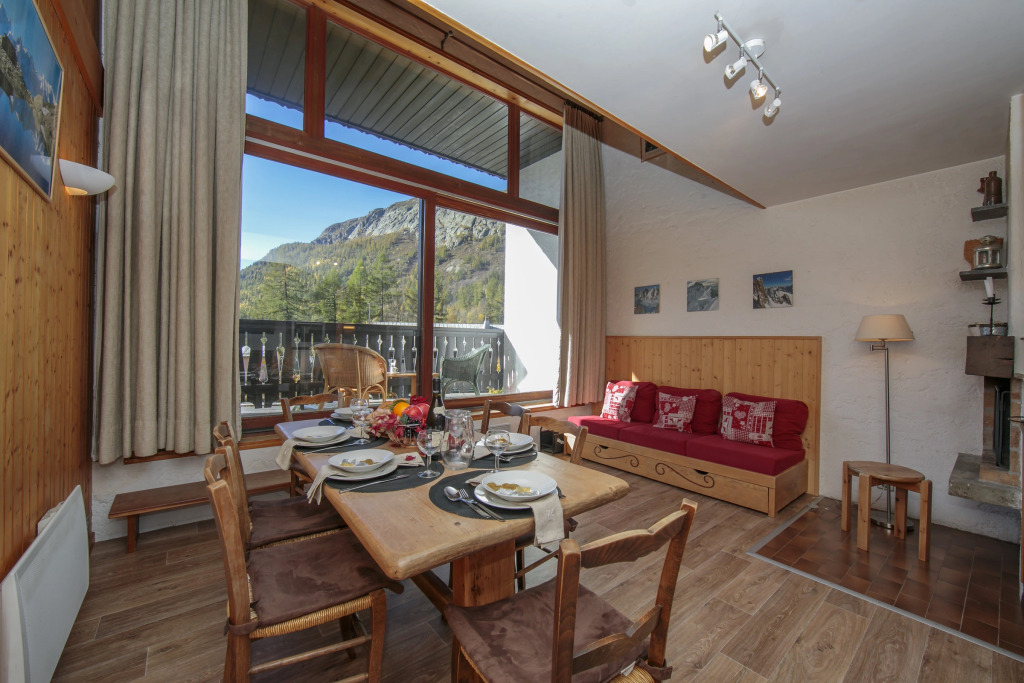 Chalet Charpoua in Le Tour Argenti re