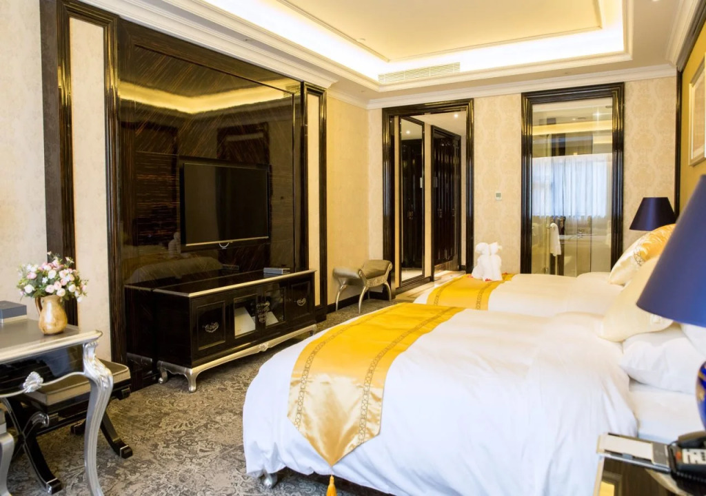 Happy Castle International Hotel