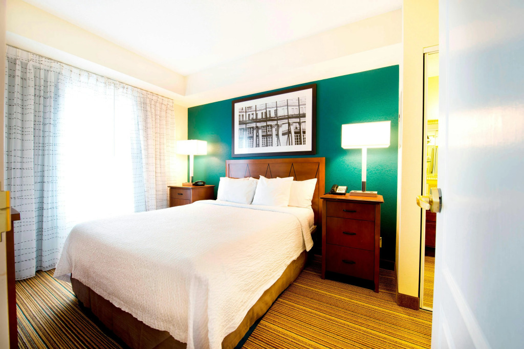 Residence Inn by Marriott Mississauga-Airport Corporate Centre West