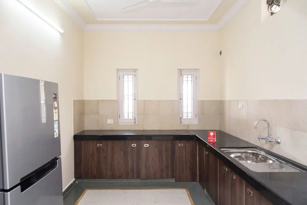 OYO 11064 Home Spacious 3BHK Near Hiran Magri