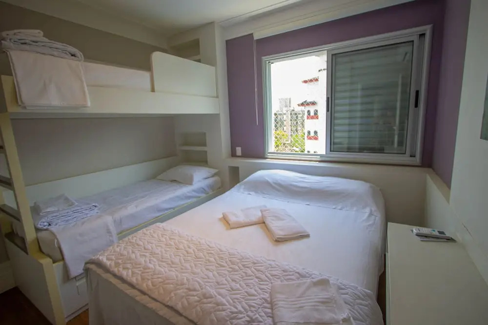Duplex na Riviera à 70m da praia e próximo ao Shopping.