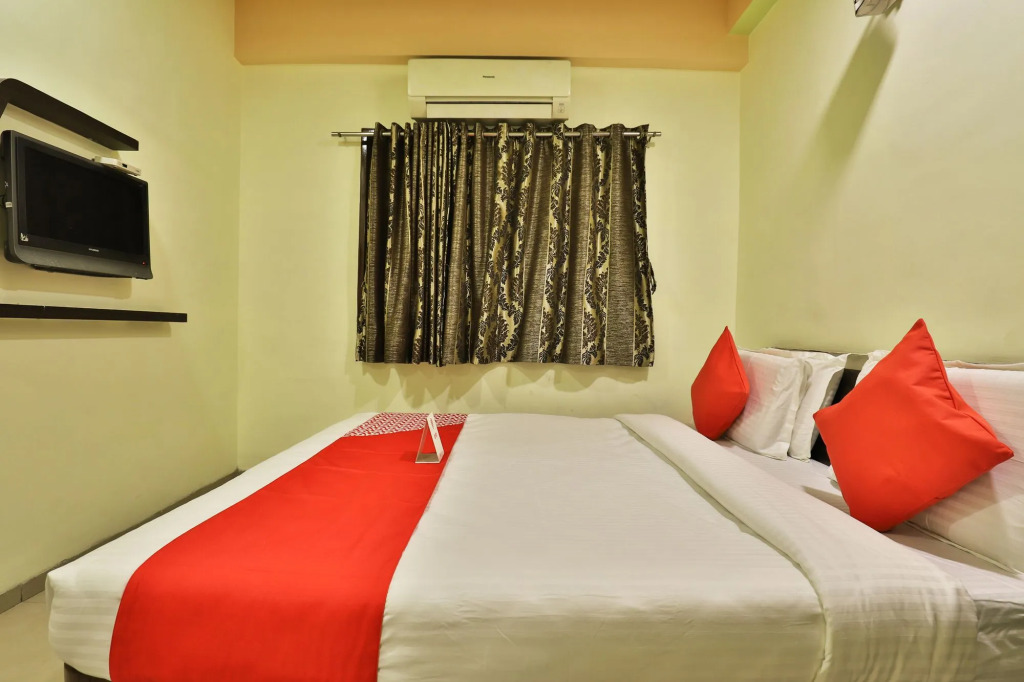 Capital O 11491 Hotel Santro